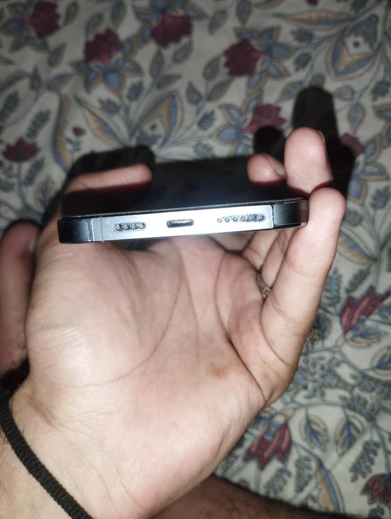 Apple iPhone 13 Pro Max 4
