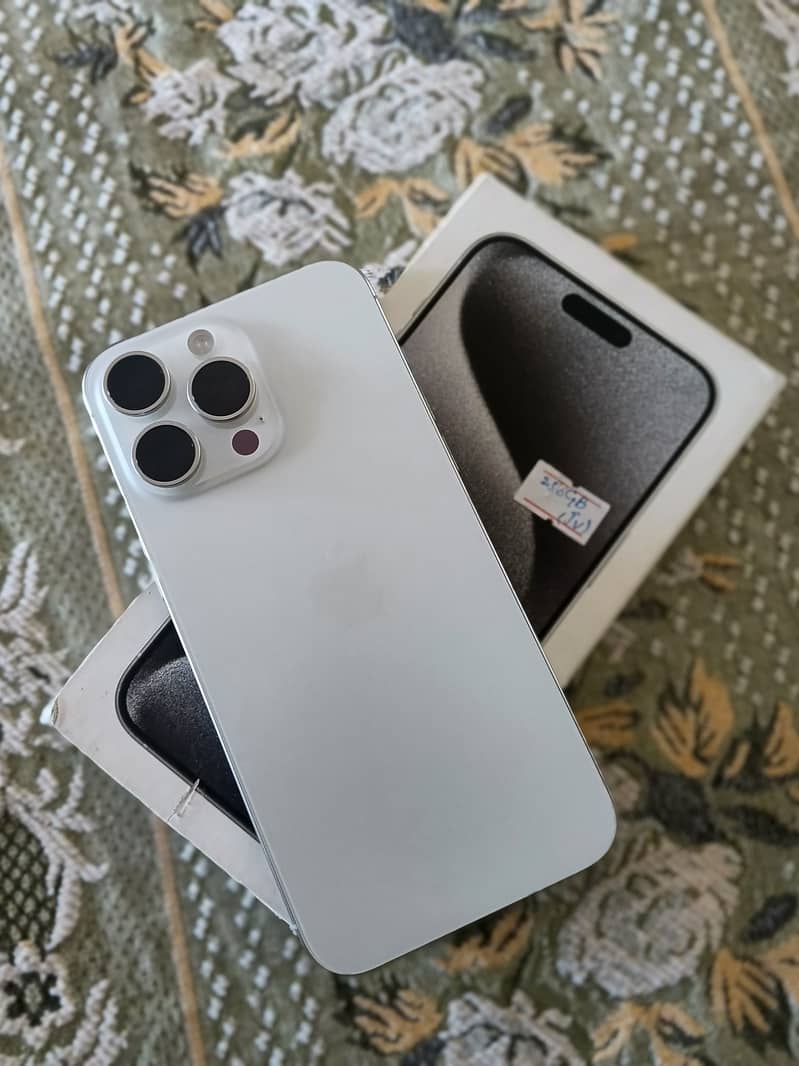 Apple iPhone 15 Pro Max 0