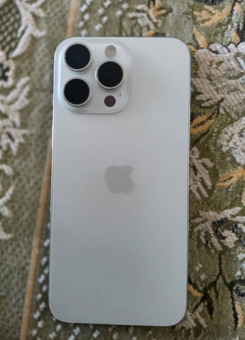 Apple iPhone 15 Pro Max 1