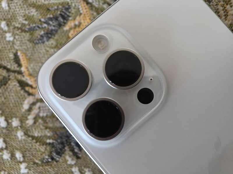 Apple iPhone 15 Pro Max 2