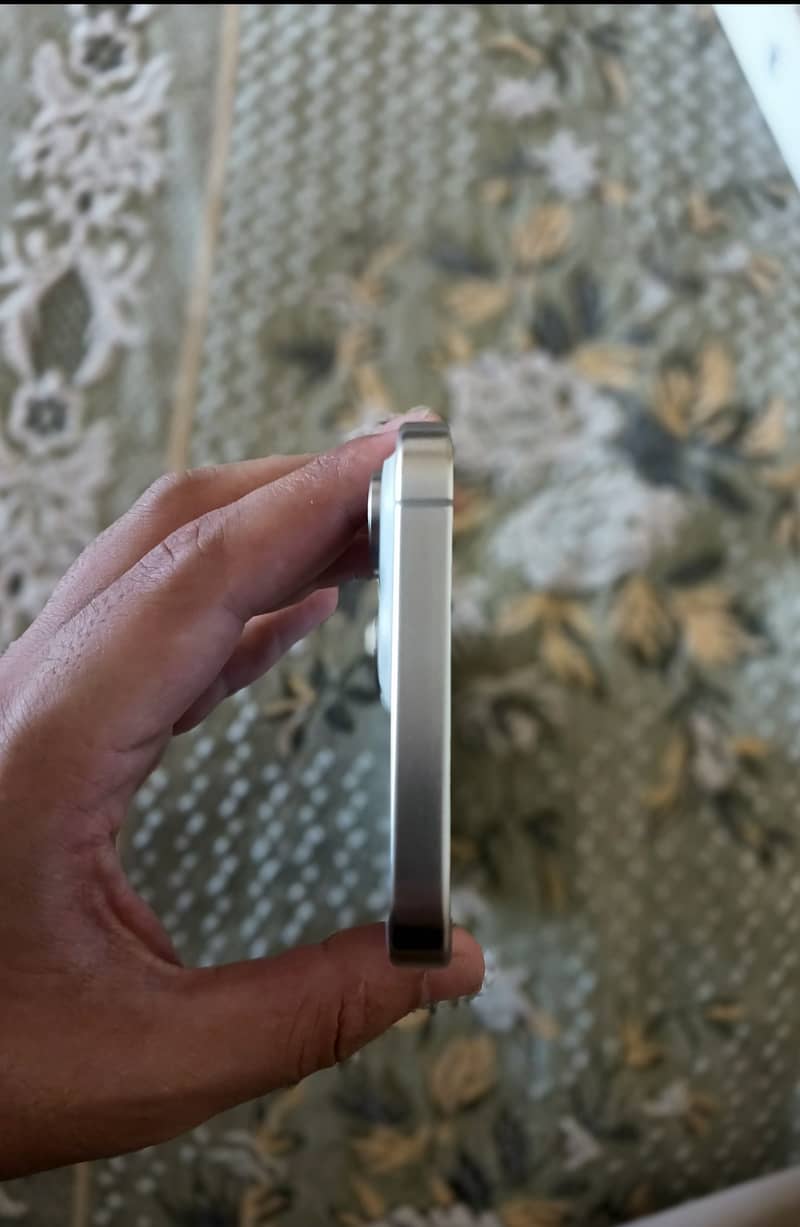 Apple iPhone 15 Pro Max 5