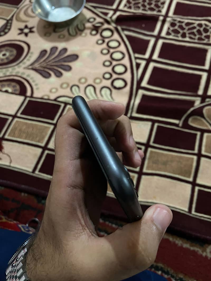 Apple iPhone 11 3