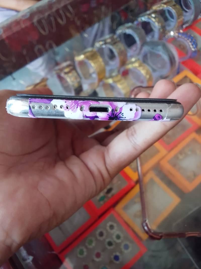 Apple iPhone X 3