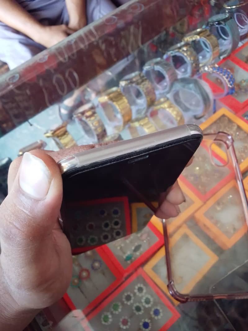 Apple iPhone X 4