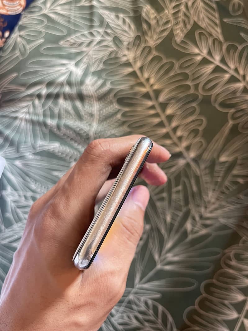 Apple iPhone X 3