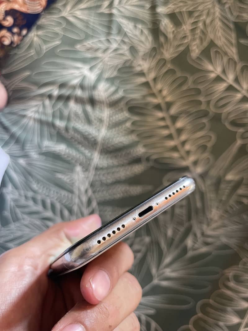 Apple iPhone X 4