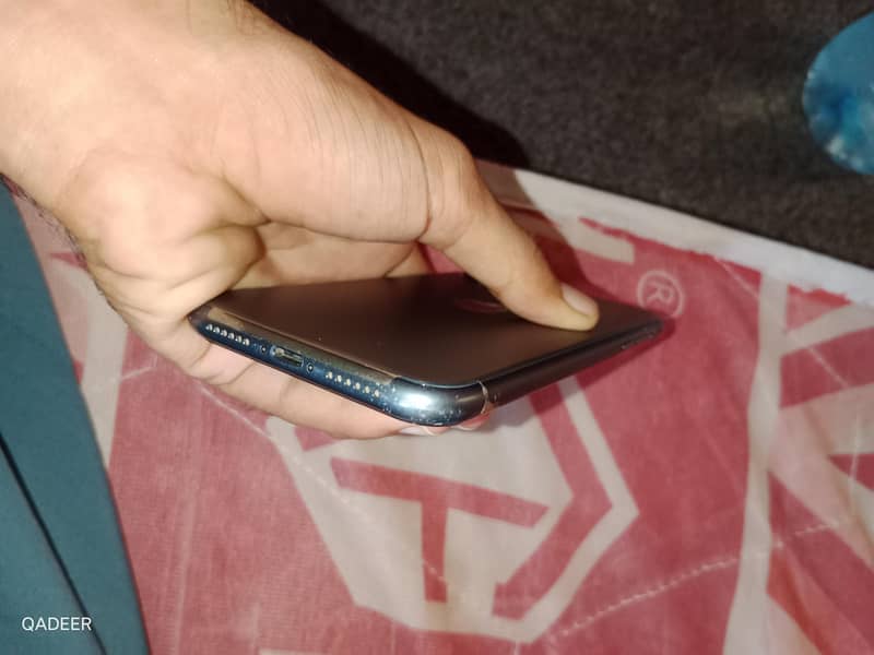 Apple iPhone 11 0