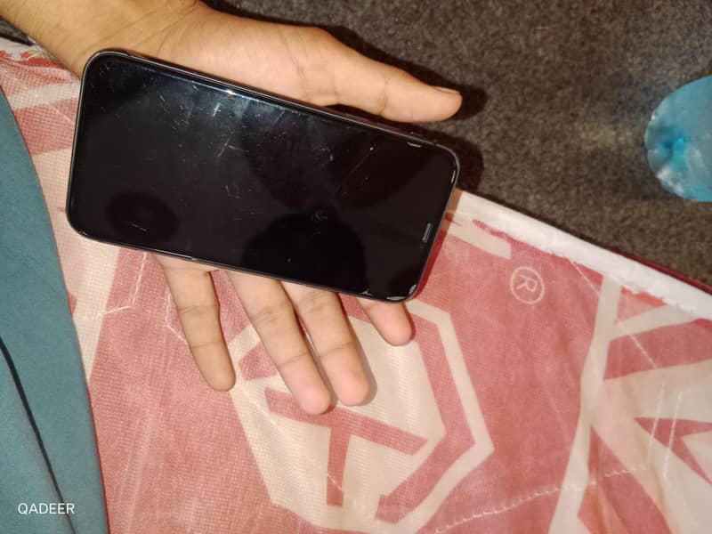 Apple iPhone 11 3