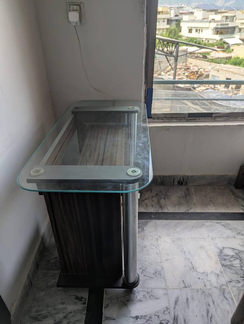 computer table + study table for sale 8