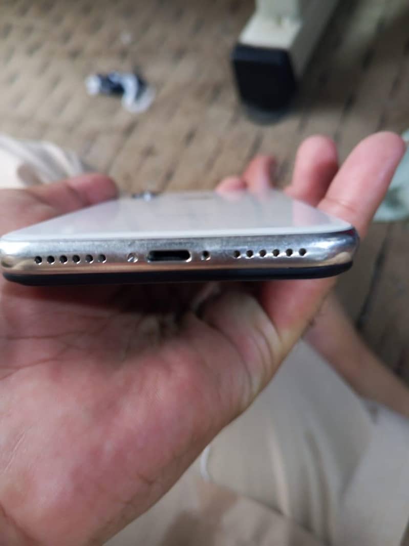 Apple iPhone X 3