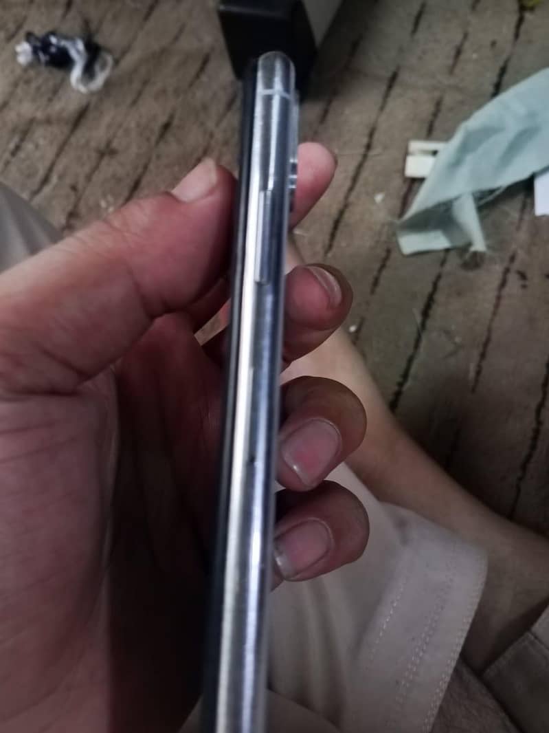 Apple iPhone X 4
