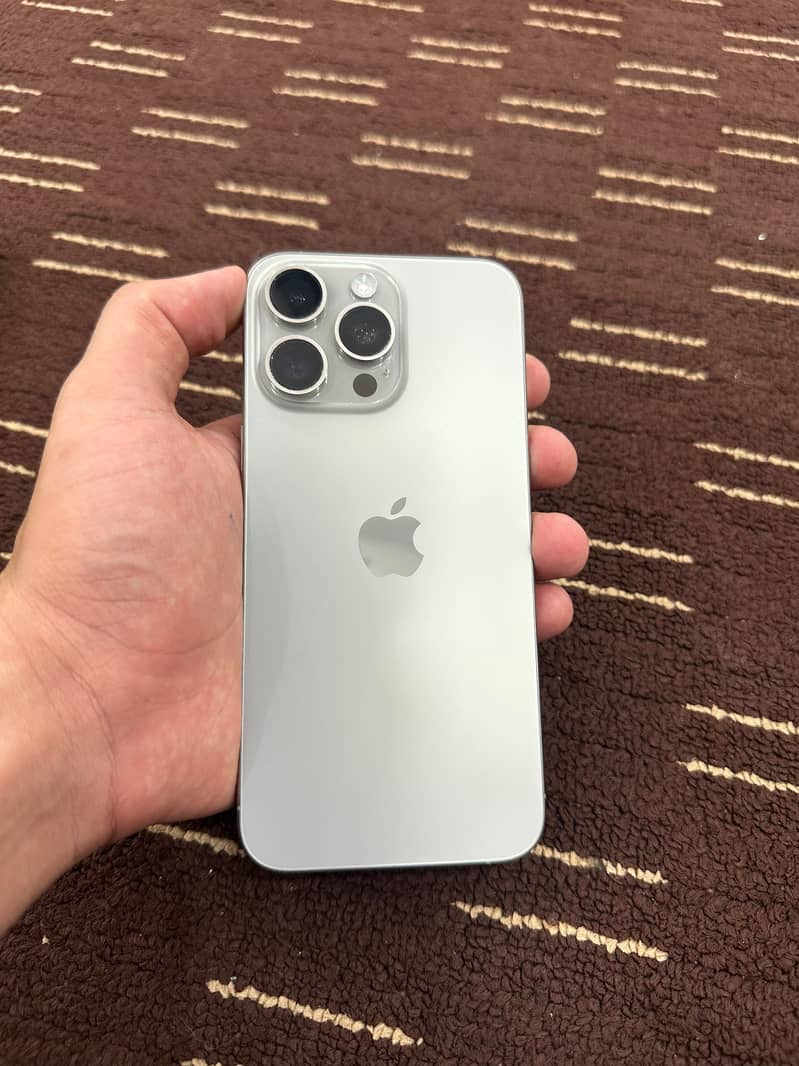 Apple iPhone 15 Pro Max 2