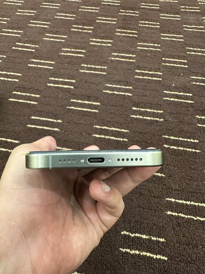 Apple iPhone 15 Pro Max 5