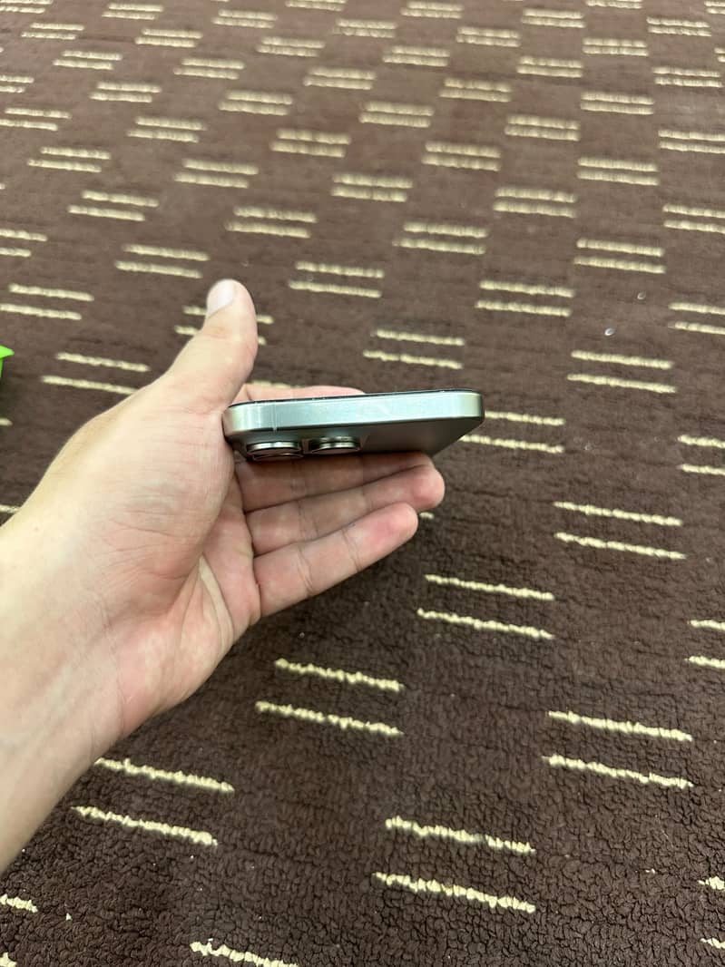 Apple iPhone 15 Pro Max 6