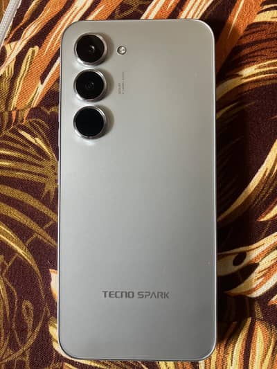 Tecno spark 40 pro