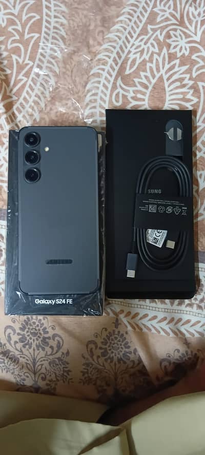 Samsung Mobile S24 fE