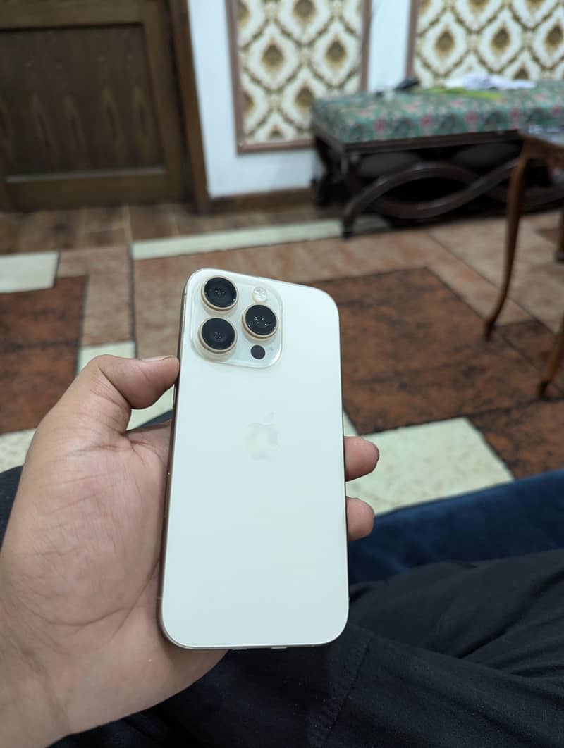 Apple iPhone 16 Pro 0