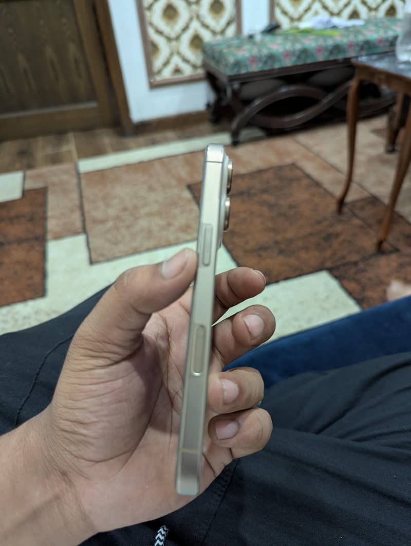 Apple iPhone 16 Pro 5