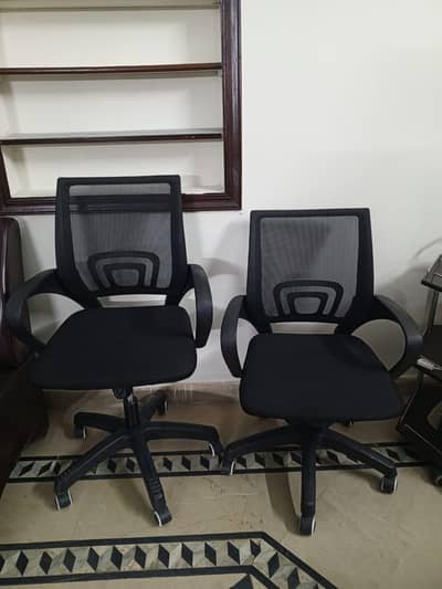 5 Visitor Chairs 1 Exactive Chair 2 Study Table gaming