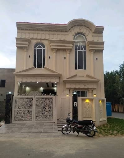 Prime Location 5 Marla House In Central Citi Housing Society For sale