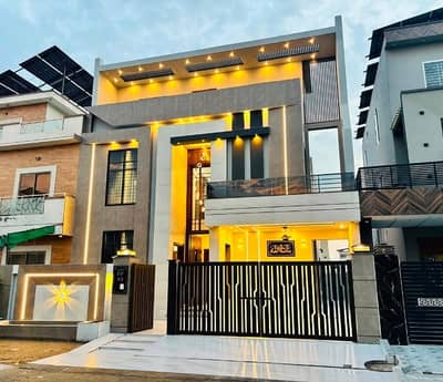 Highly-coveted Prime Location 10 Marla House Is Available In Citi Housing Society For sale