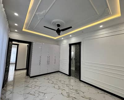 Prime Location House Sized 1 Kanal Is Available For Rent In Wapda Town