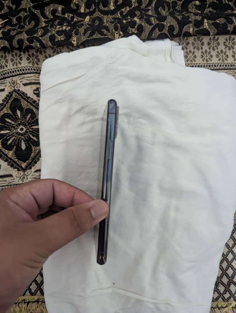 Apple iPhone 11 Pro  PTA Approved 3