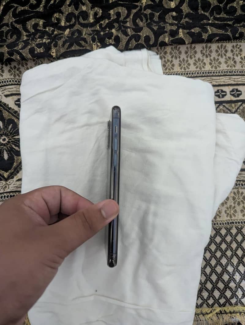 Apple iPhone 11 Pro  PTA Approved 4