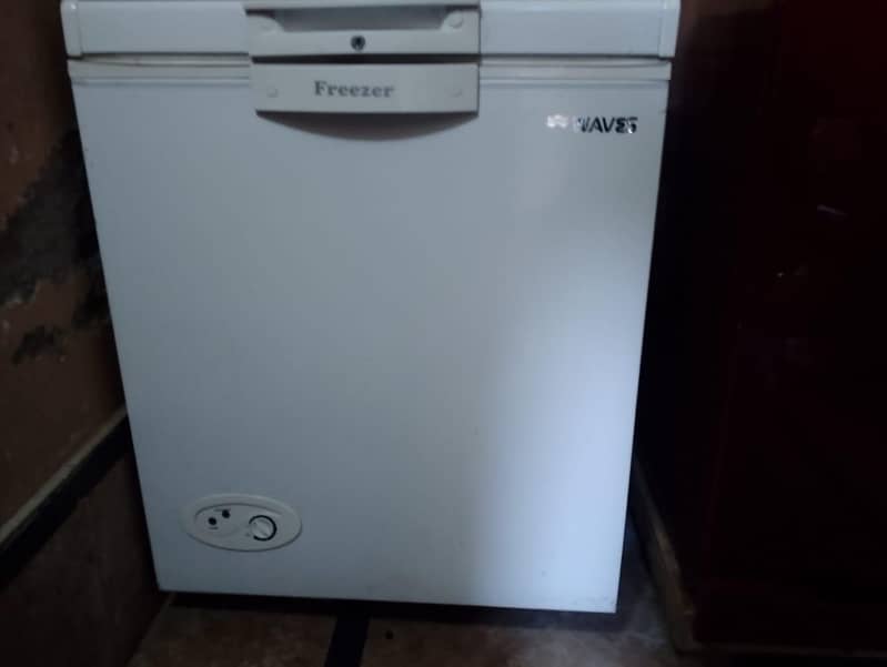 single door waves freezer 1