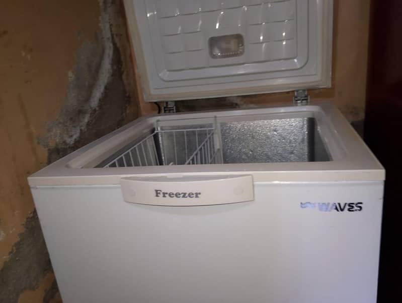 single door waves freezer 4