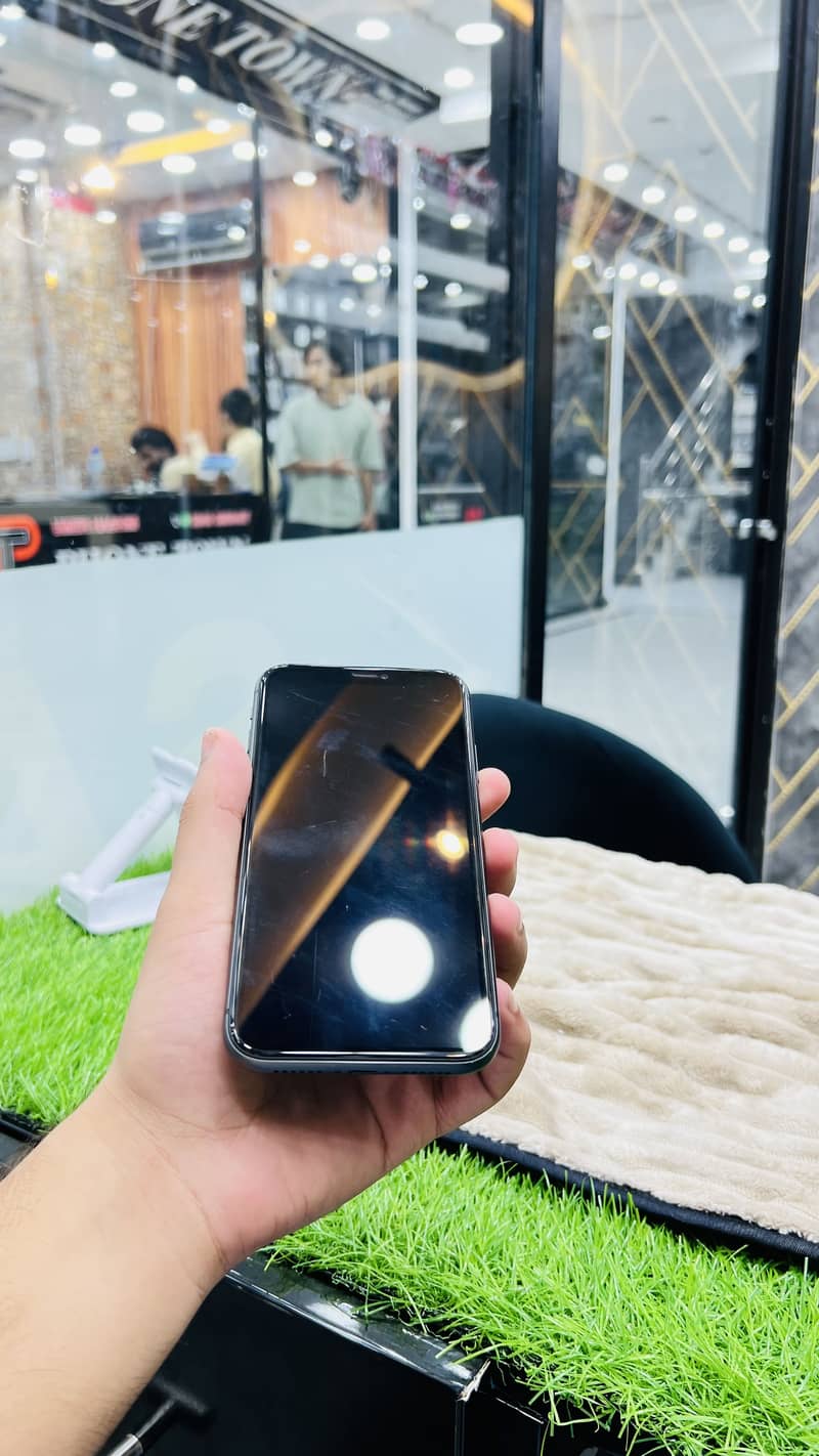 Apple iPhone 11 3
