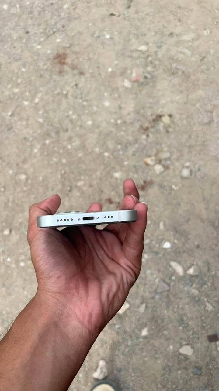 Apple iPhone 13 2