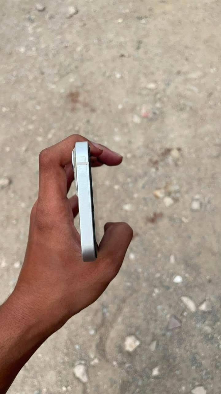 Apple iPhone 13 3