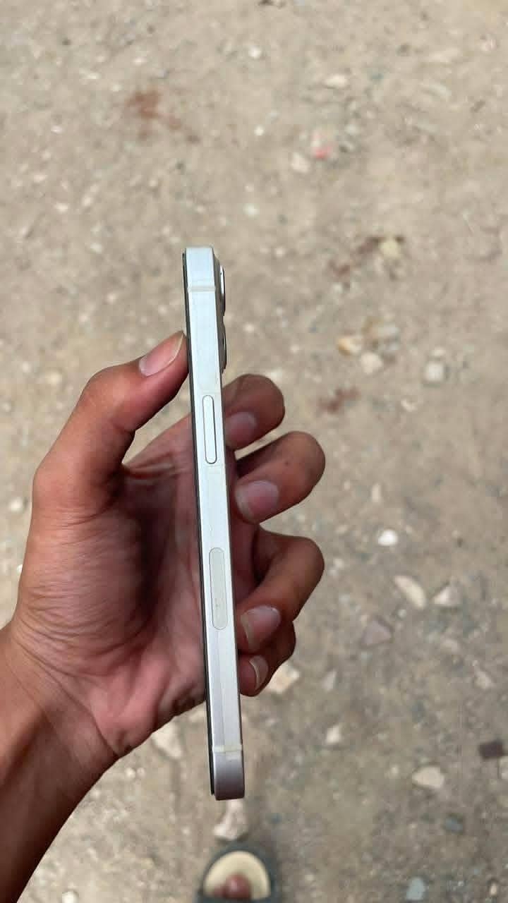 Apple iPhone 13 6