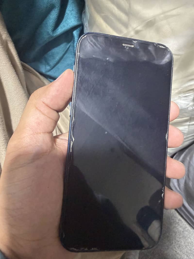 Apple iPhone 12 4