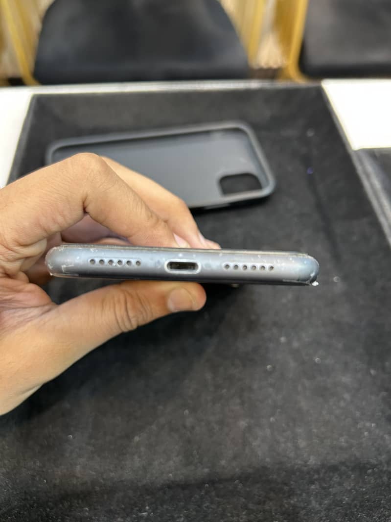 Apple iPhone 11 0