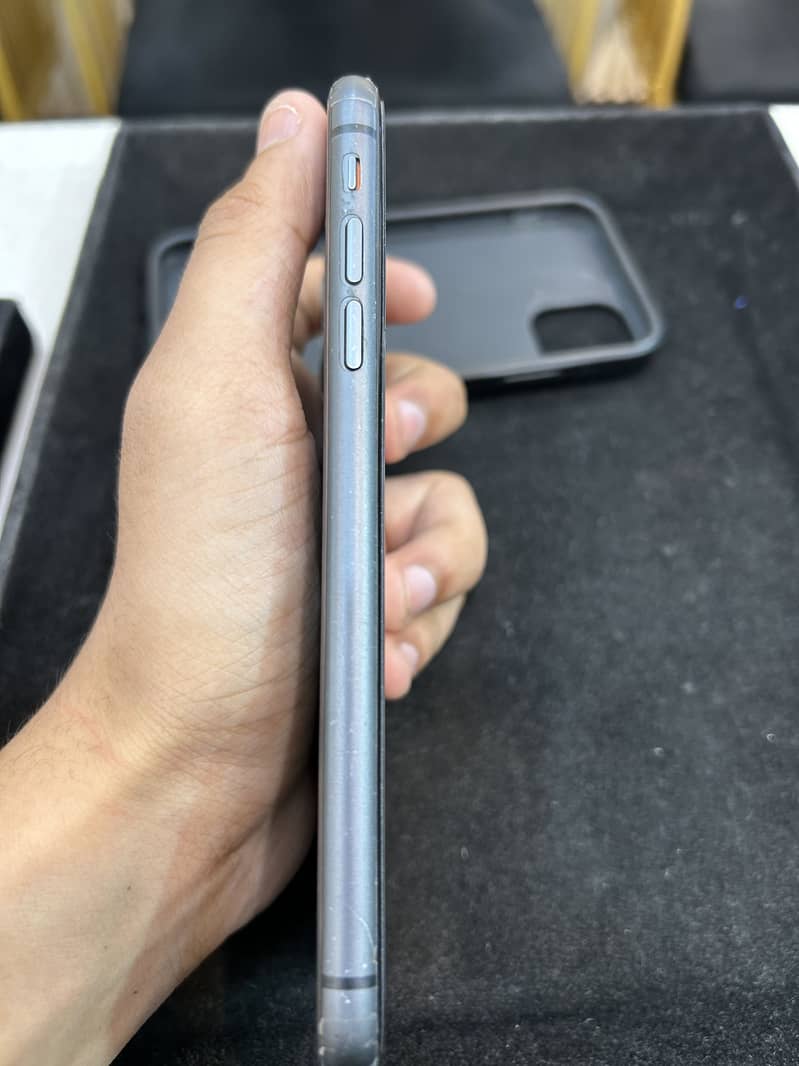 Apple iPhone 11 3
