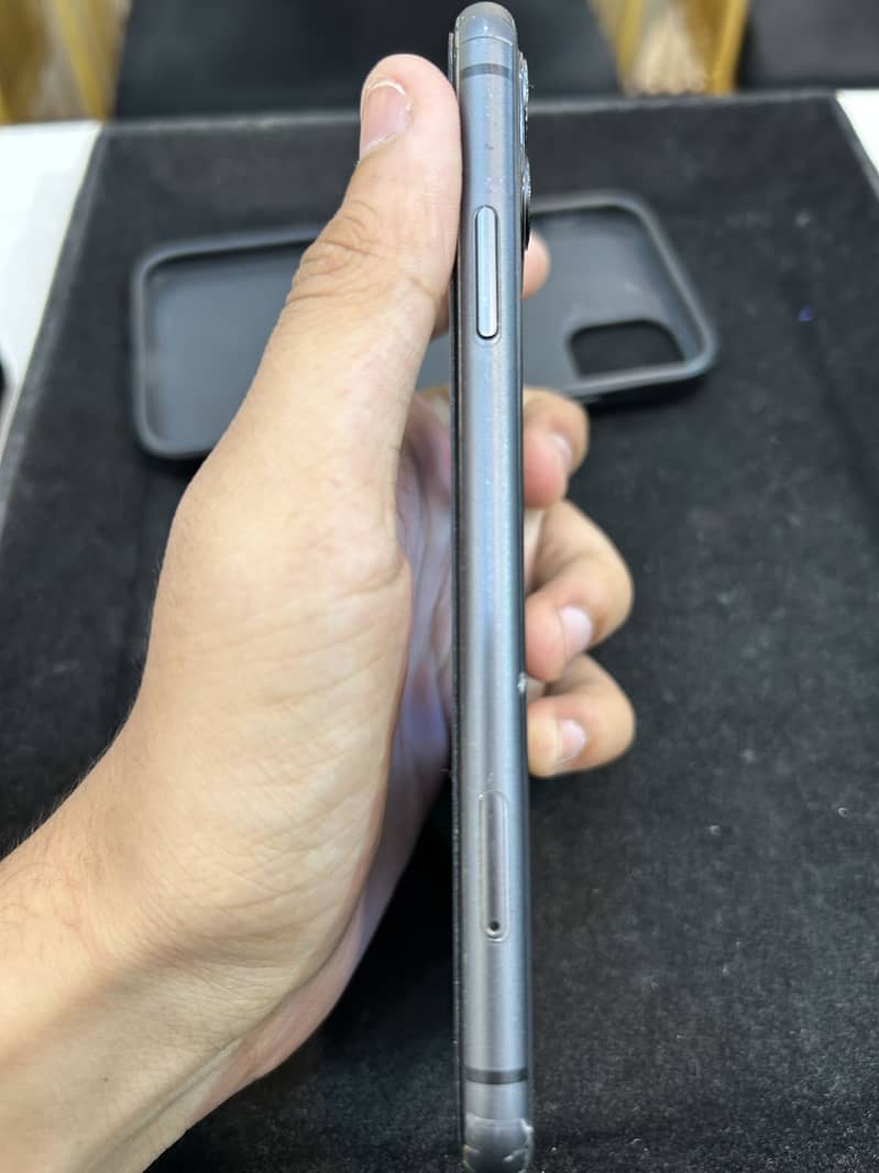 Apple iPhone 11 4