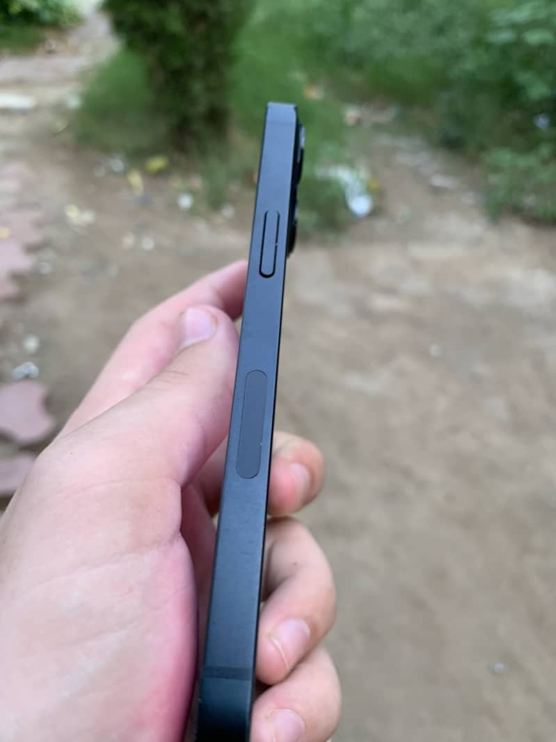 Apple iPhone 13 4