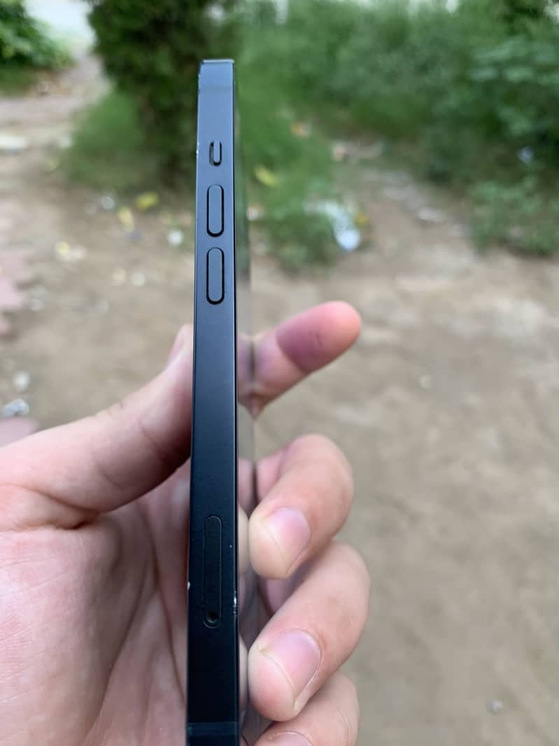 Apple iPhone 13 6