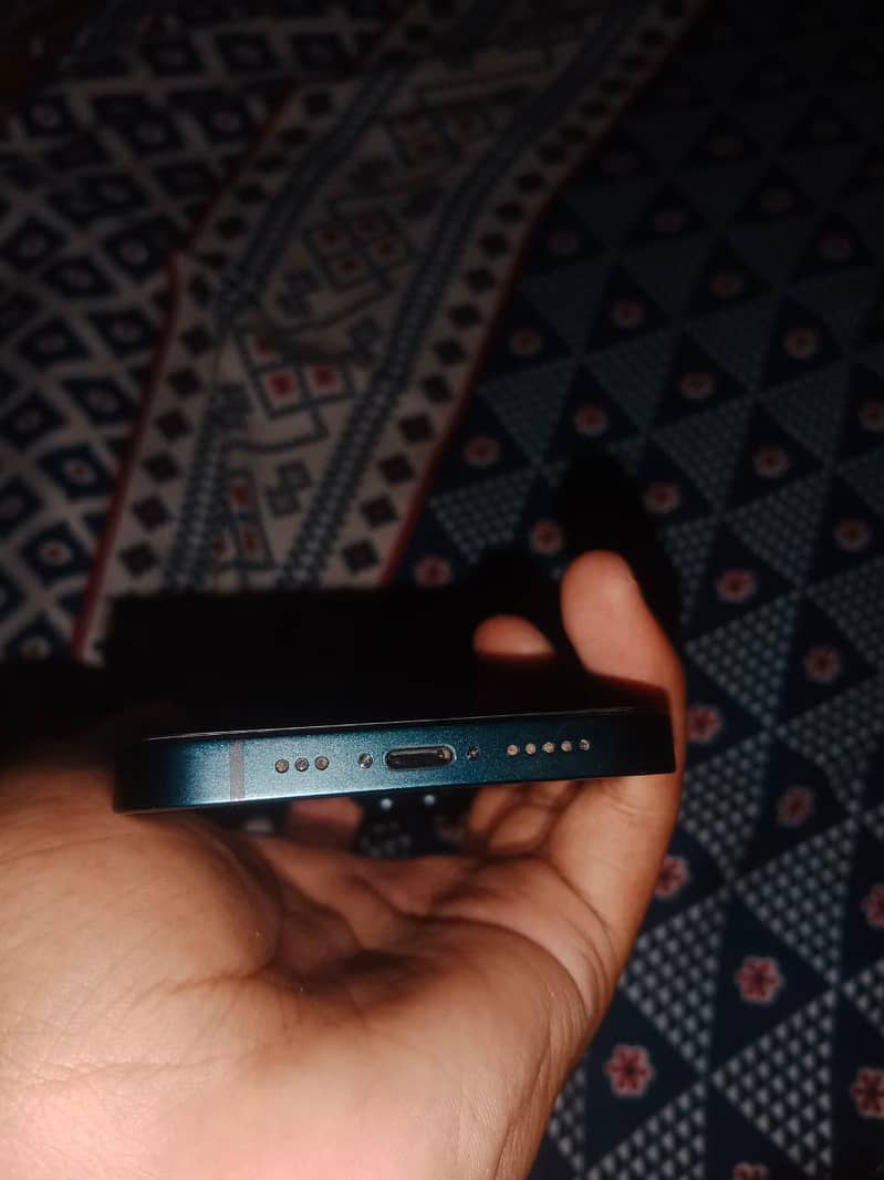 Apple iPhone 14 4