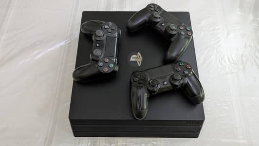 ps4 pro 1tb with 3 controllers + 1 game