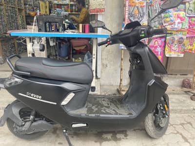 Electric scoty black colour 1charge capacity 80 km total original