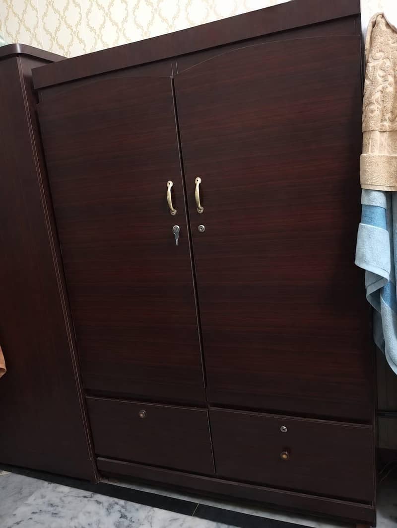 wardrobe 0