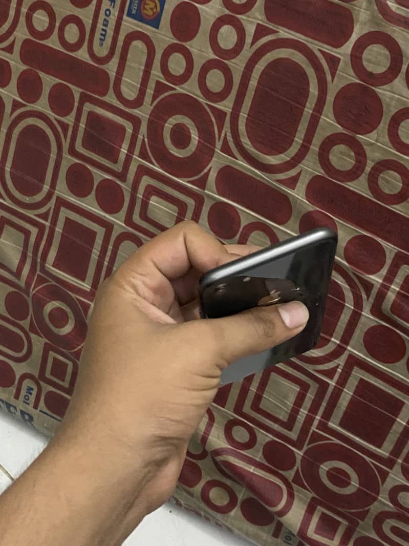 Apple iPhone 8 3