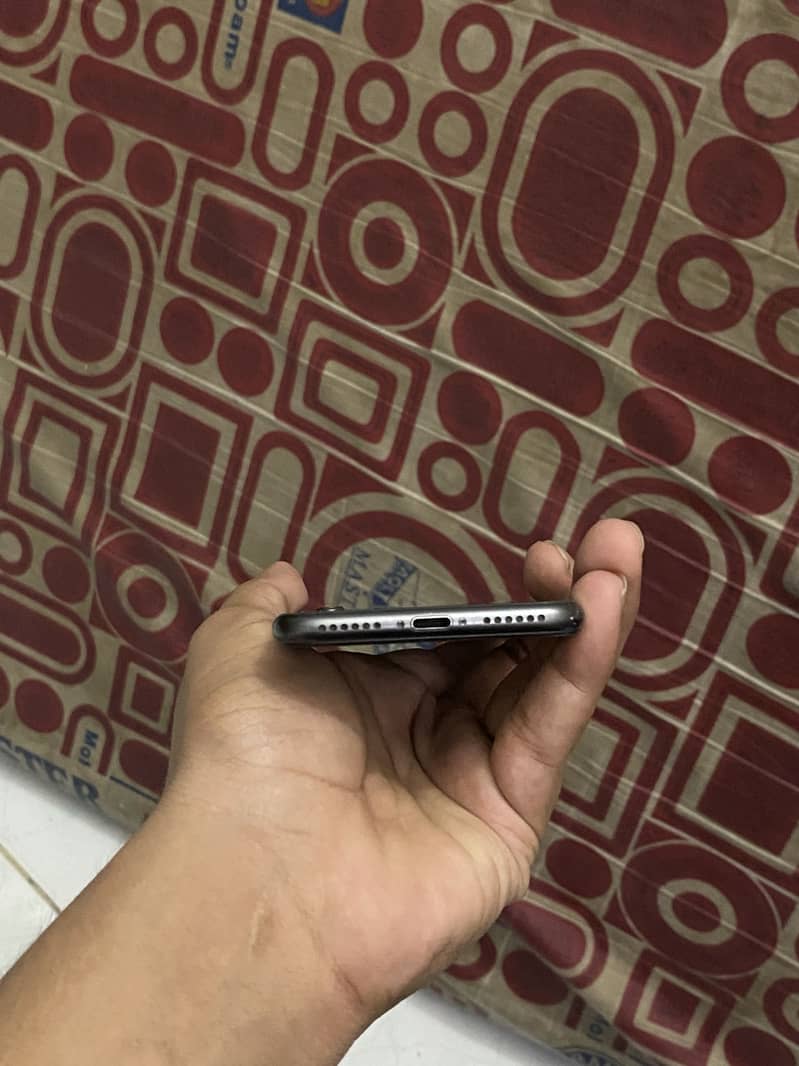 Apple iPhone 8 5