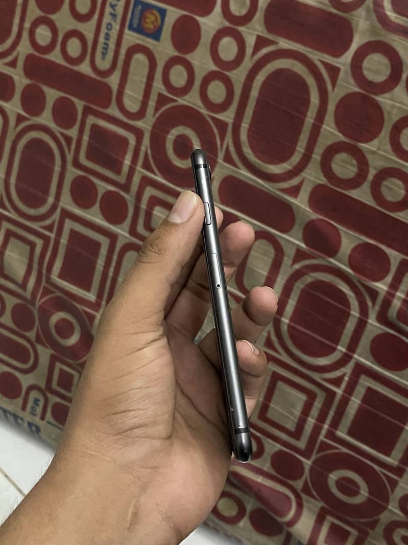 Apple iPhone 8 6