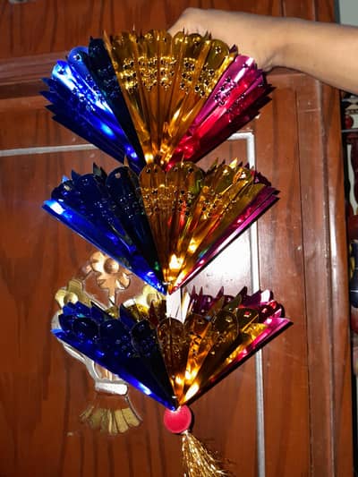 Galiuon aur bazaroun ko Sajany k  liye decoration pieces