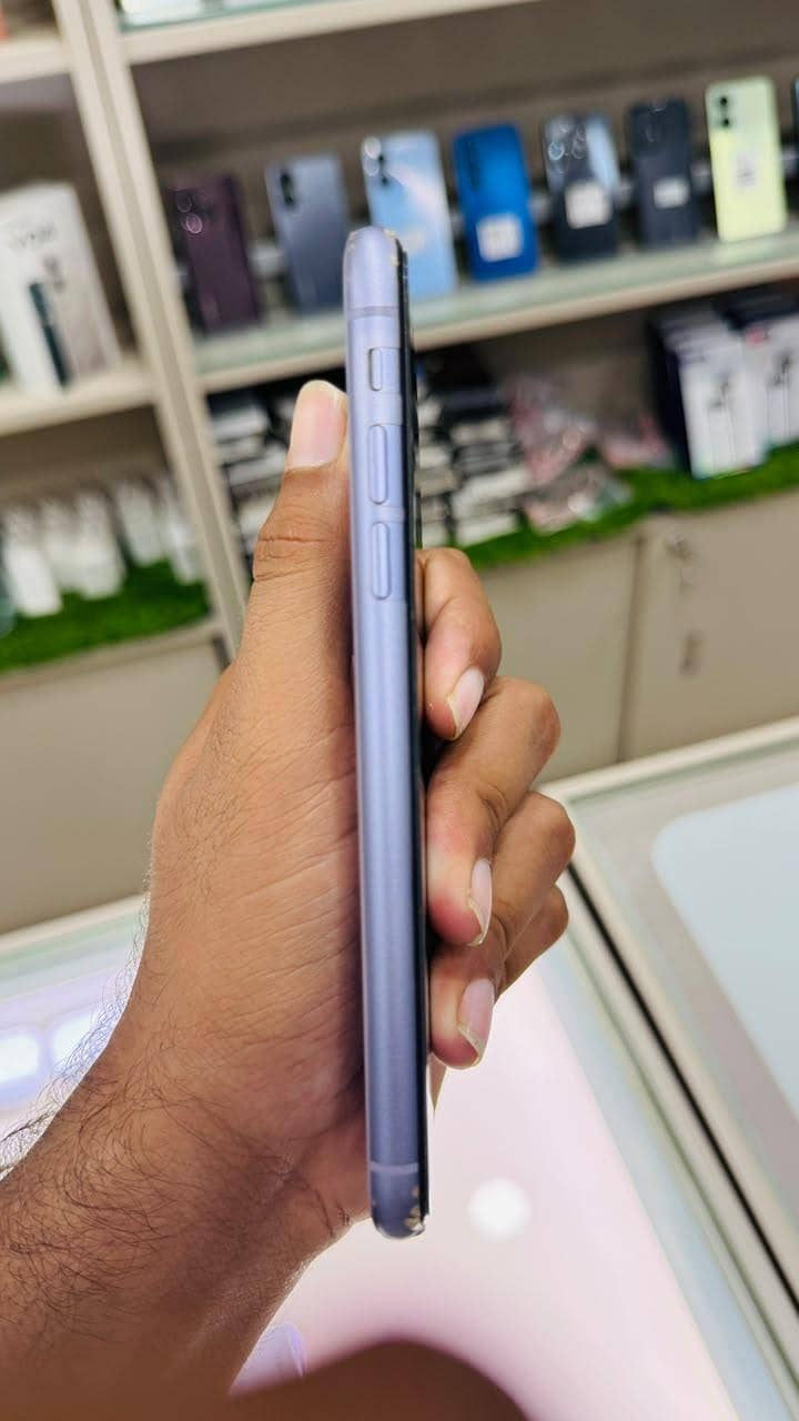 Apple iPhone 11 3