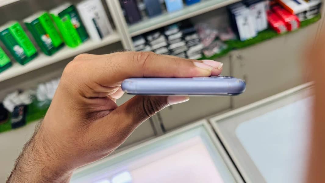 Apple iPhone 11 4